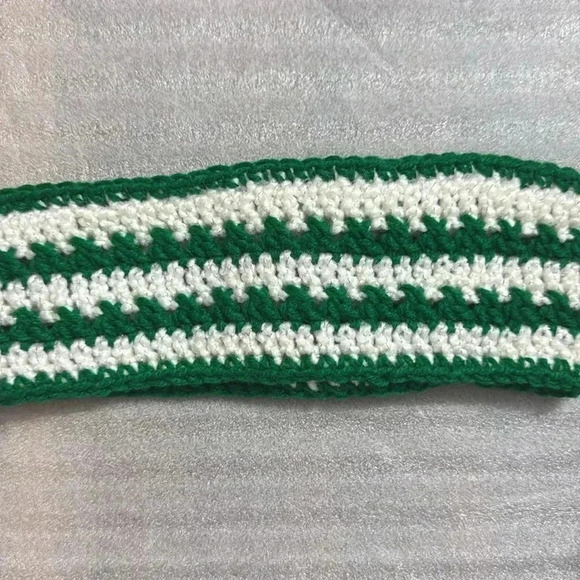 KNITTED HEAD BAND & NECK WARMER
-HAND MADE 
ADJUSTABLE SIZE - Picture 3 of 3
